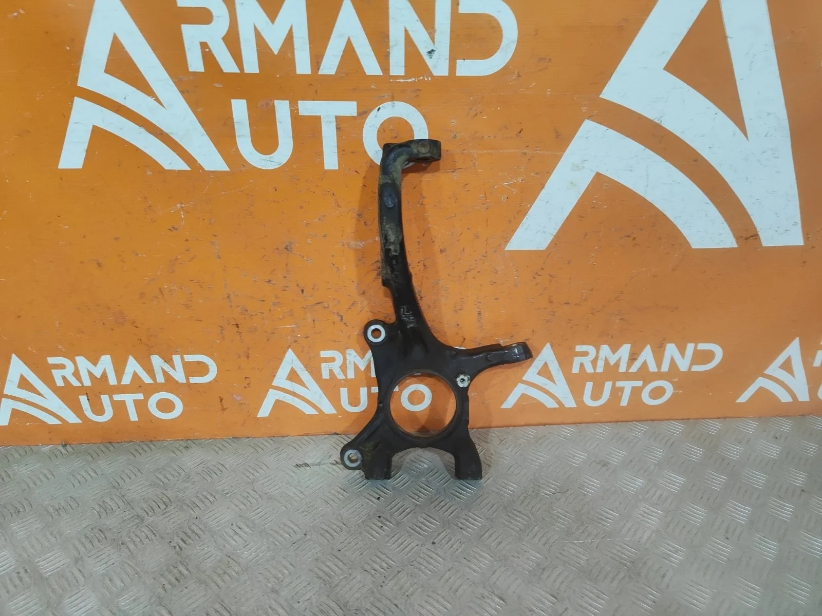 Кулак поворотный Toyota Land Cruiser 2007-2015