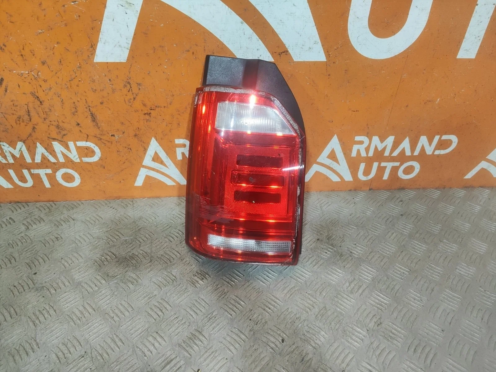 Фонарь Volkswagen Transporter 2015-2019 T6