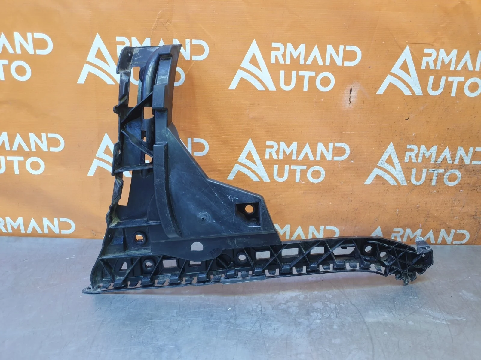 Кронштейн бампера Mercedes -Class 2016-2020 W213