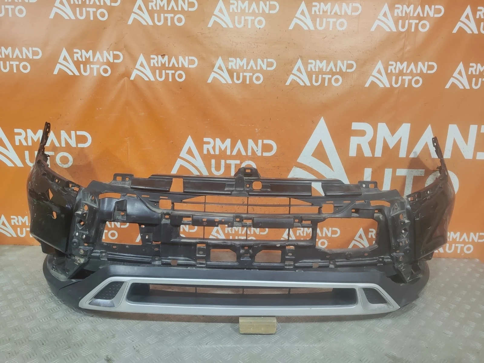 Бампер Mitsubishi Outlander 2018-нв 3