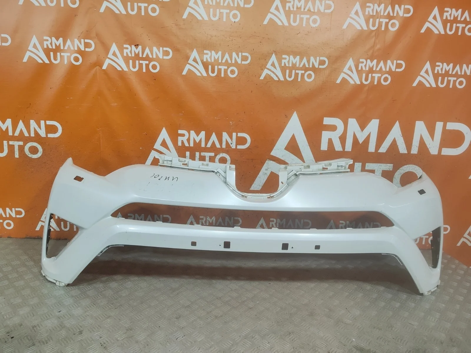 Бампер Toyota RAV4 2015-2019 CA40