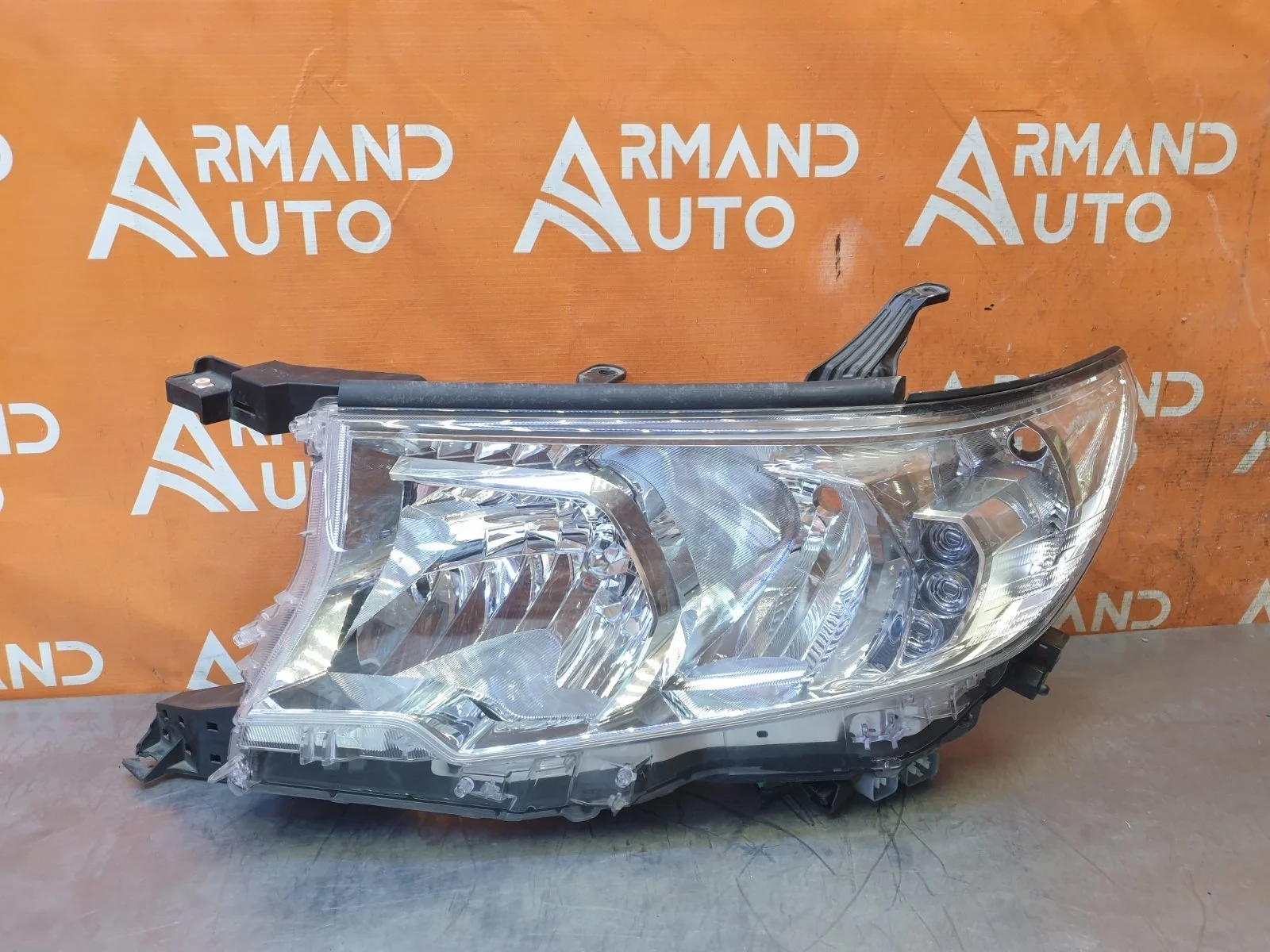 Фара Toyota Land Cruiser Prado 2017-нв 150