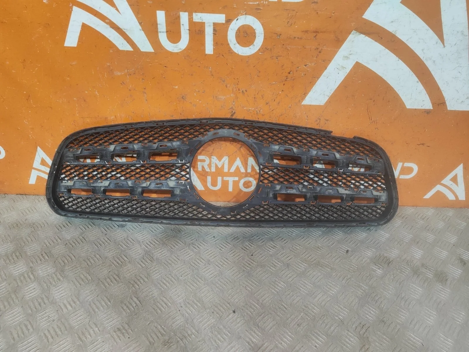 Решетка радиатора Mercedes GLA-Class 2017-2020 X156