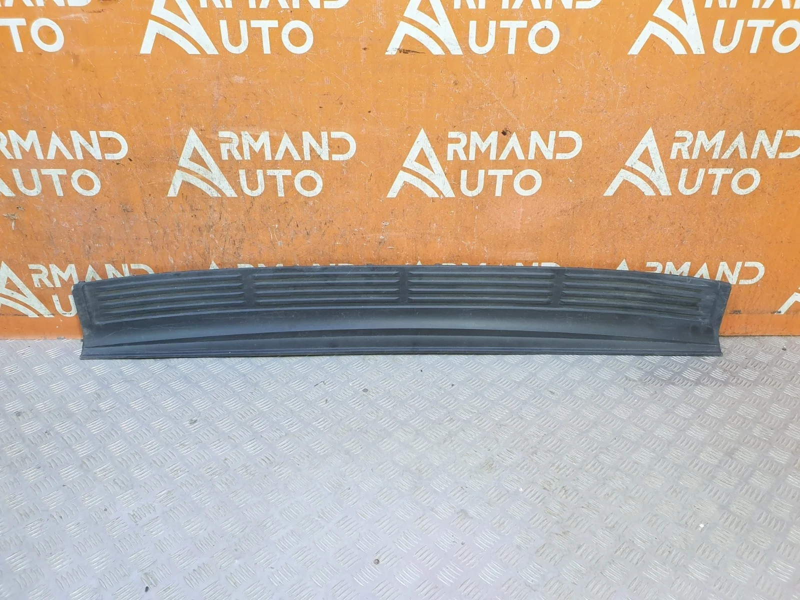 Накладка бампера верхняя Lexus LX 2015-2023 URJ200