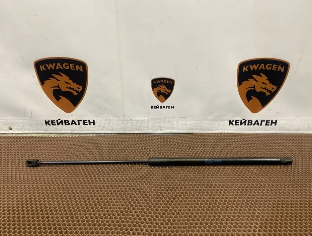 Амортизатор капота Volkswagen Touareg 2011 7P