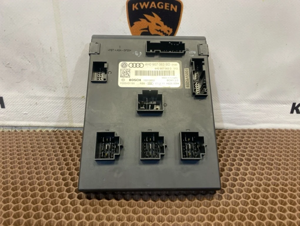 Блок управления бортовой сети Volkswagen Touareg 2011 7P