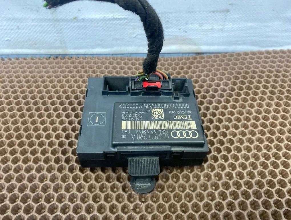 Блок комфорта Audi Q7 2011 4L