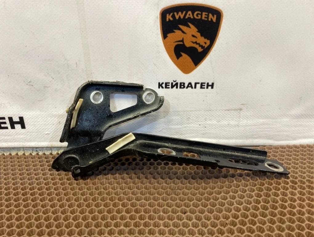 Петля капота Audi Q7 2011 4L