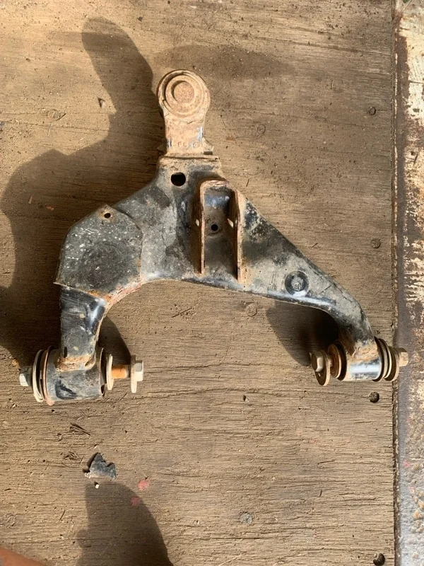 Рычаг передний нижний левый Toyota Hilux (2015-2021) 2019 480690K090 2.4 D 2GDFTV