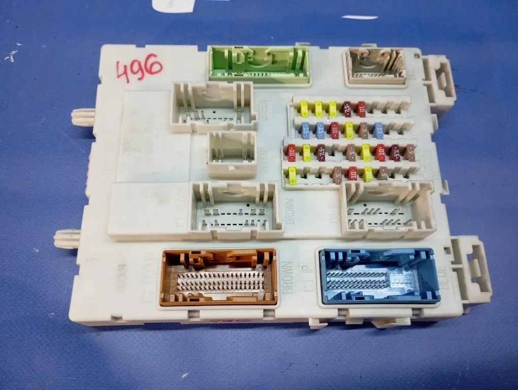 блок предохранителей FORD FOCUS CB8 IQDB - 2227208