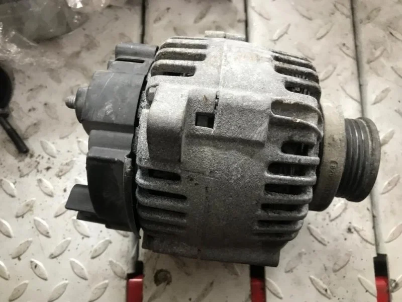 Генератор Renault Megane 2002-2005 8200100907 2 К4М