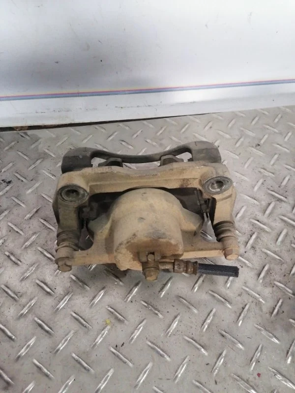 Суппорт тормозной Nissan X-Trail 41011JD00A T31, передний левый