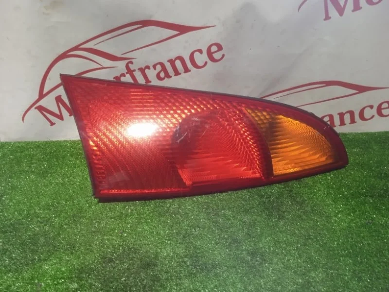 Фонарь задний Ford Focus 1998-2004 1214226 ХЕТЧБЭК, задний правый
