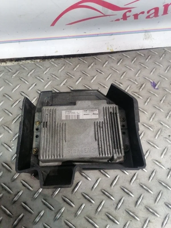 Блок управления двигателем Renault Megane 1996-2003 7700105979 1 K7M 1.6 8V