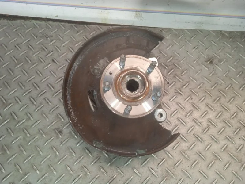 Кулак поворотный Chevrolet Cruze 13583478 1, передний левый