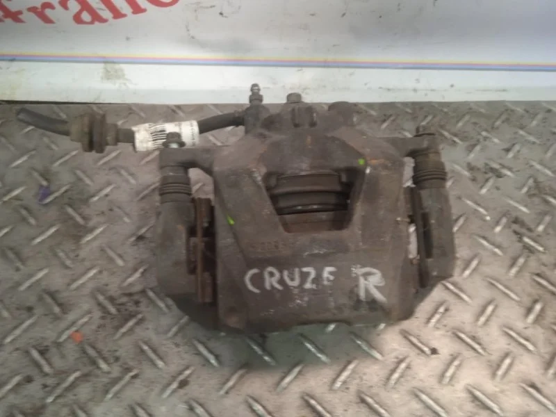 Суппорт тормозной Chevrolet Cruze 13301190 1, передний правый