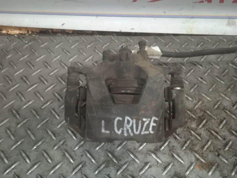 Суппорт тормозной Chevrolet Cruze 13301189 1, передний левый