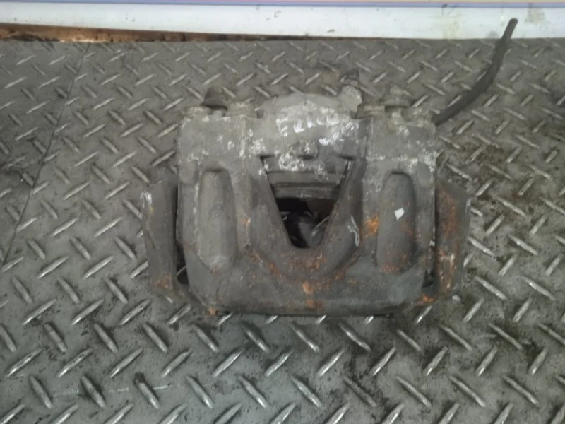 Суппорт тормозной Mercedes-Benz E-Class A2044213681 A207, передний правый