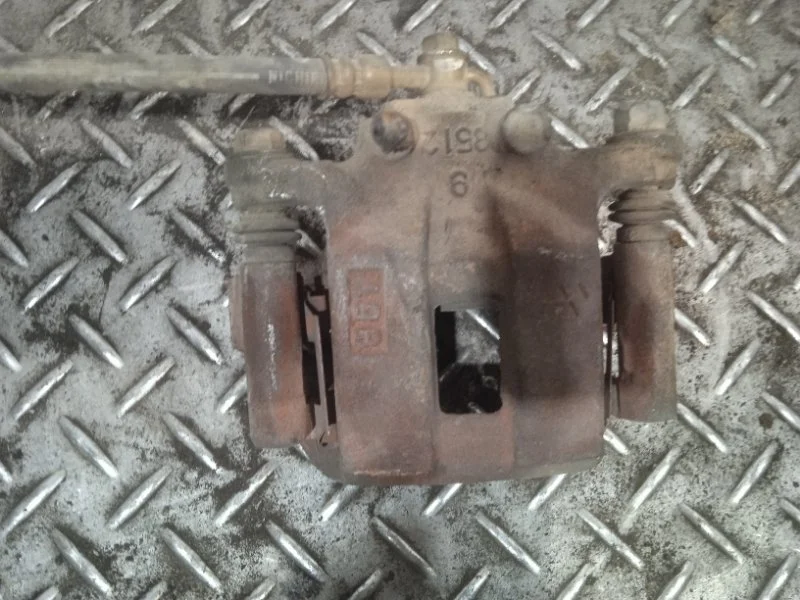 Суппорт тормозной Nissan X-trail 440118H30A T30, задний левый