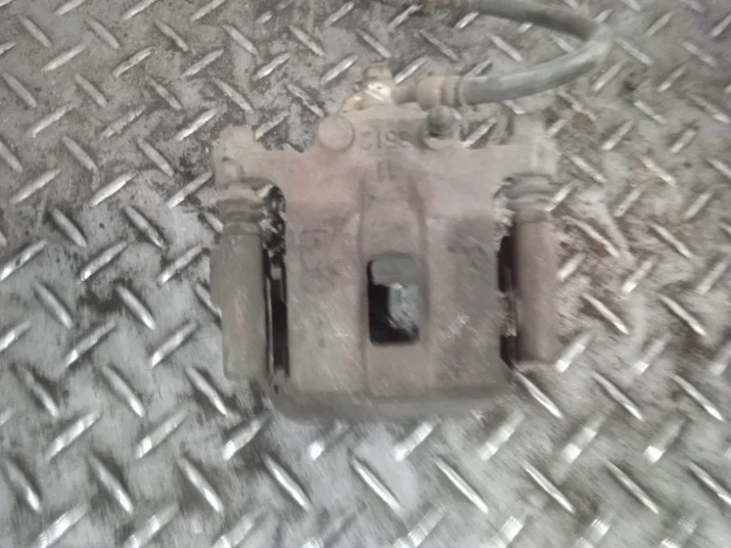 Суппорт тормозной Nissan X-Trail 440018H30A T30, задний правый