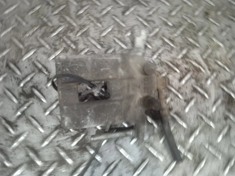 Суппорт тормозной Nissan X-Trail 440018H30A T30, задний правый