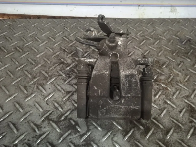 Суппорт тормозной Renault Megane 7701049108 2, задний левый