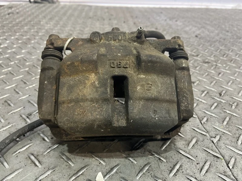 Суппорт тормозной NISSAN X-Trail 2007-2011 41011JD00A T31, передний левый