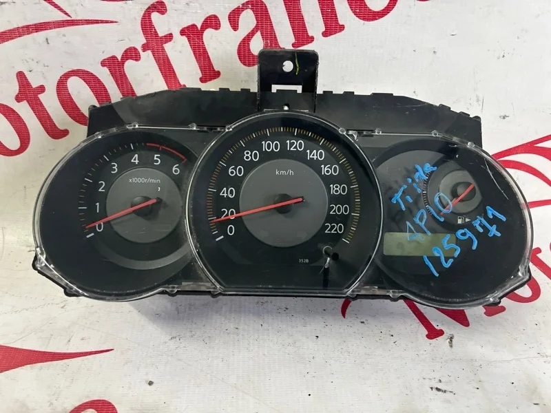 Панель приборов Nissan Tiida 2004-2012 24810EM02C C11