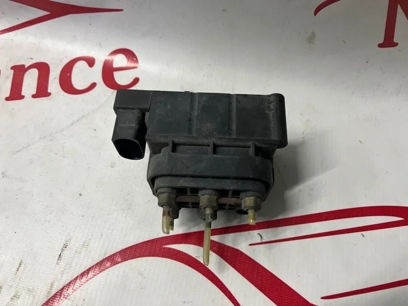 Блок клапанов пневмоподвески Mercedes-Benz E-Class A2123200358 W212