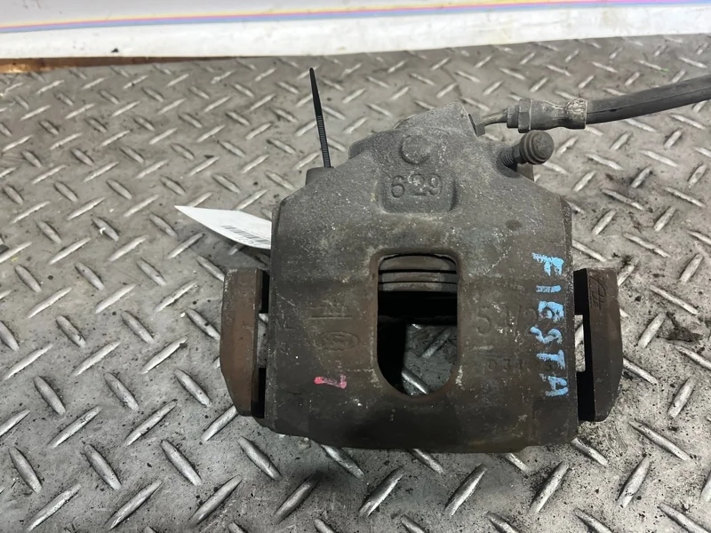 Суппорт тормозной Ford Fiesta 1478500 MK5, передний левый