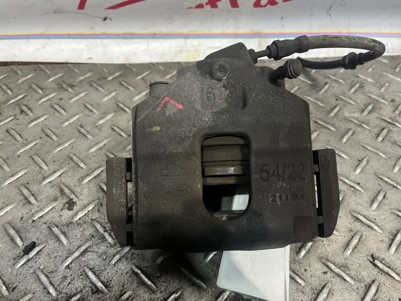 Суппорт тормозной Ford Fiesta 1478500 MK5, передний левый