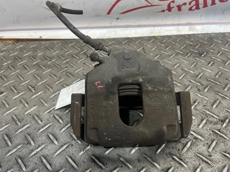 Суппорт тормозной Ford Fiesta 1478474 MK5, передний правый