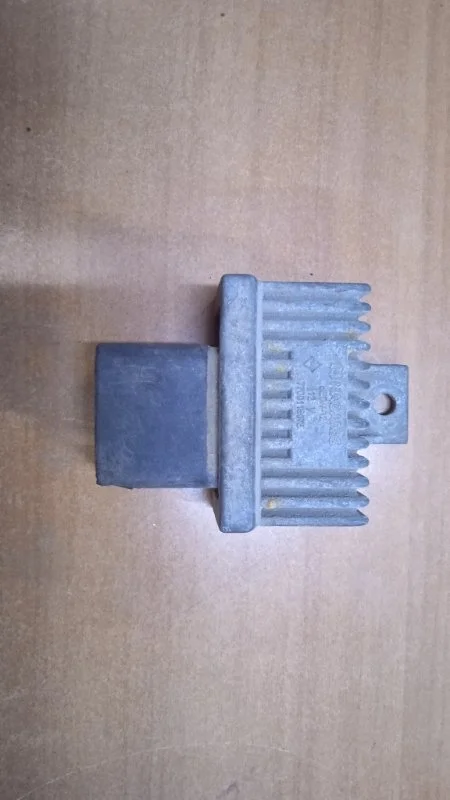 Реле свечей накала Renault Megane 7700115078 2