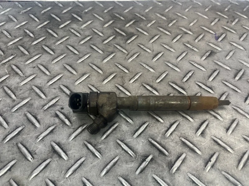 Форсунка дизельная электрическая Mercedes-Benz V-Class A6130700687 W638 3.2 CDI