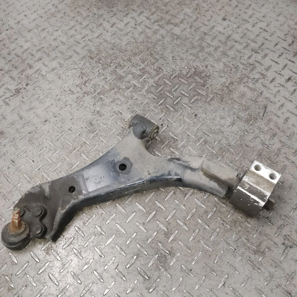 Рычаг передний Chevrolet Captiva 96819161 C100, левый