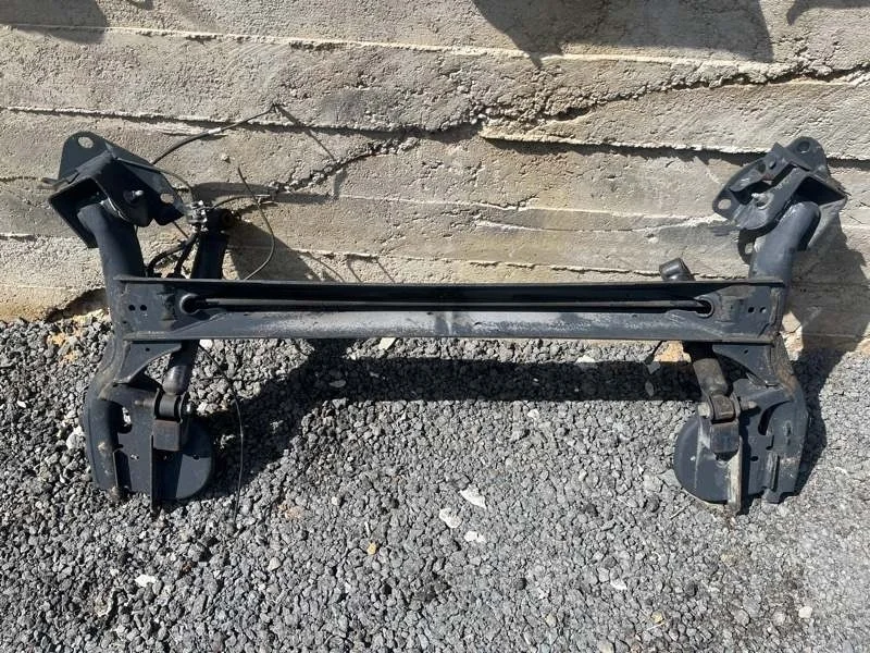 Балка задняя Renault Kangoo 2008-2013 555113267R 2