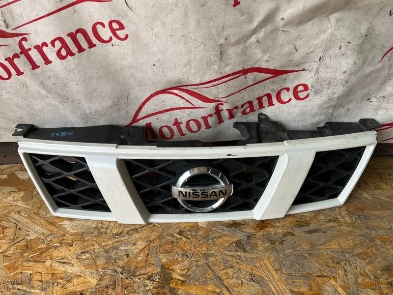 Решетка радиатора Nissan X-Trail 2007-2011 62310JG40A T31
