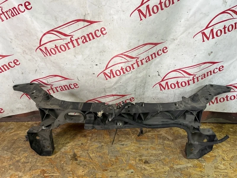 Панель передняя Renault Clio 2005-2012 8200290143