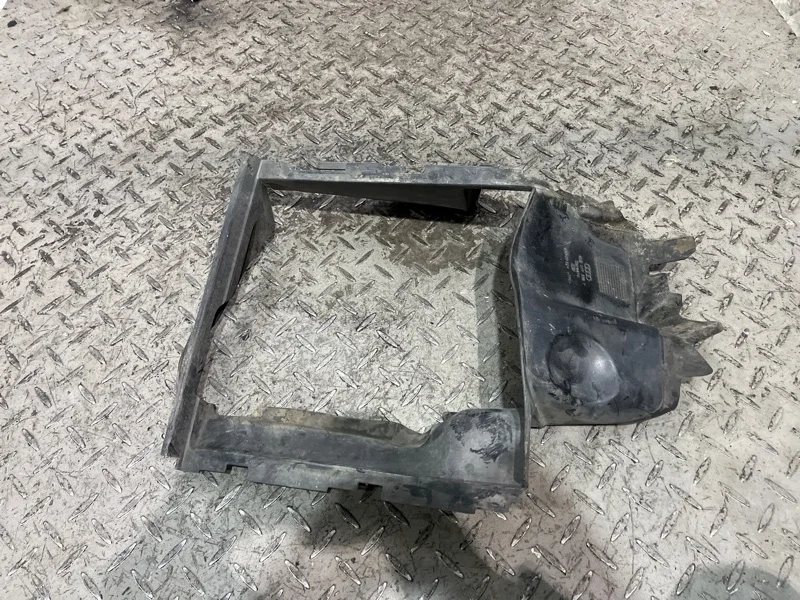 Воздухозаборник Audi Q7 2014 4L0117336F