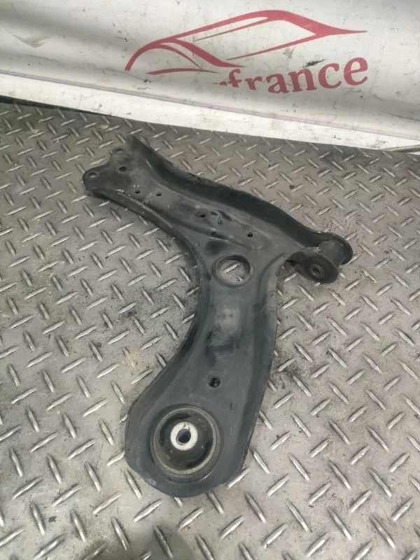 Рычаг передний Volkswagen Polo 2012 6R0407152F CBZA 1.2 TFSI, передний левый