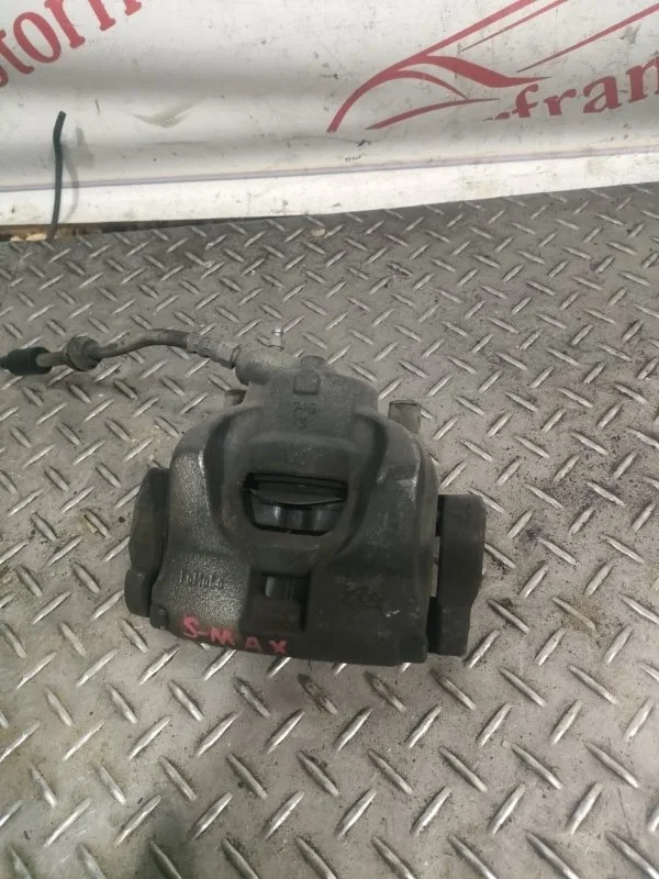 Суппорт тормозной Ford S-Max 2013 1583139 1, передний правый