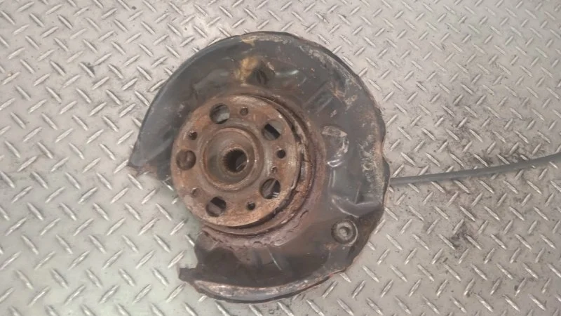 Кулак поворотный Mercedes-Benz C-Class A2033504008 W203, задний правый