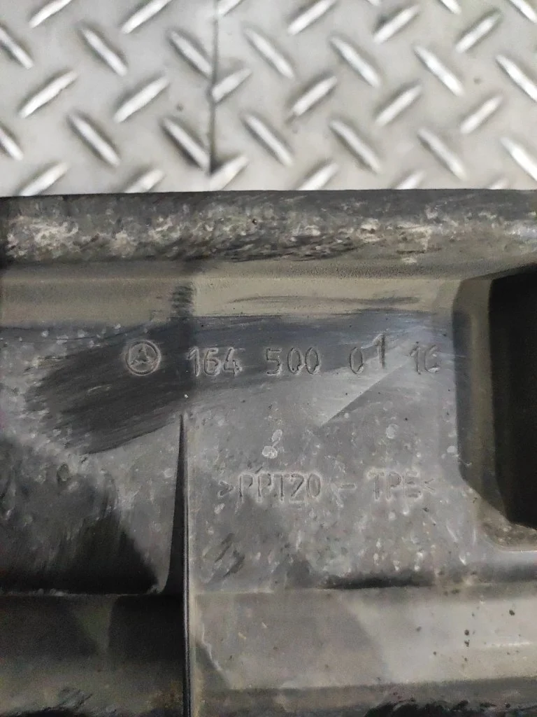 Воздухозаборник Mercedes-benz M-class 2007 1645000116 W164 3.0 CDI OM642.940