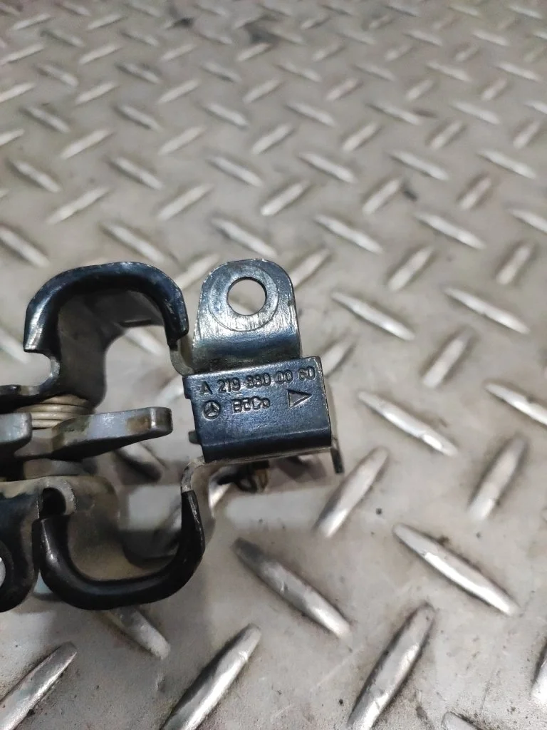 Замок капота Mercedes-benz M-class 2008 A2198800060 W164 3.0 CDI OM642.940, правый