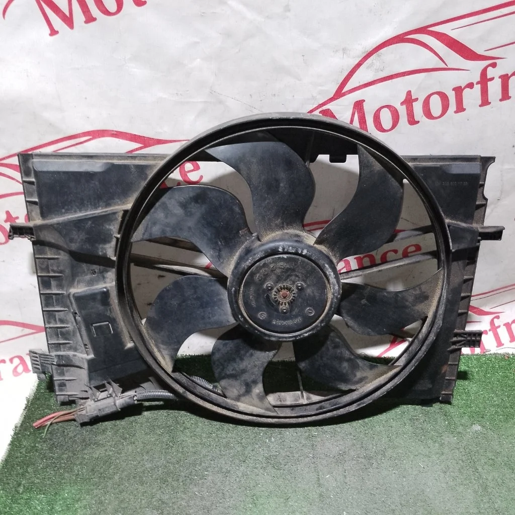 Вентилятор радиатора Mercedes-benz C-Class 2009 A2035001793