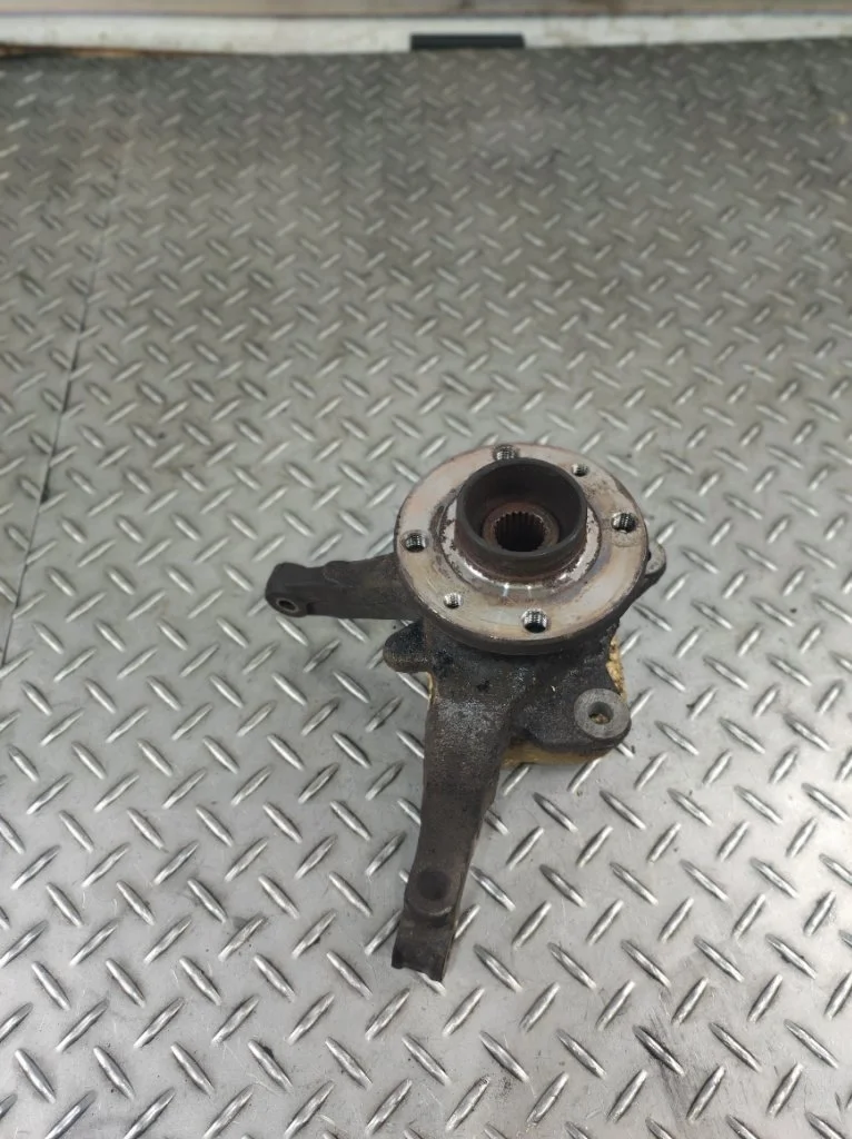 Кулак поворотный Renault Kangoo 2010 8200755585 2 1.5 DCI K9K, передний левый