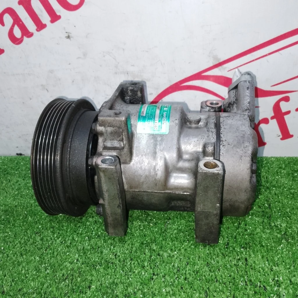 Компрессор кондиционера Renault Clio 7700273801 2 1.4 E7J