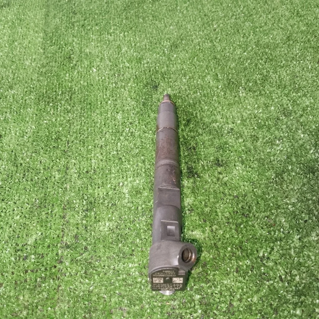 Форсунка дизельная электрическая Mercedes-Benz E-Class 2012 A6510704987 W212 OM651