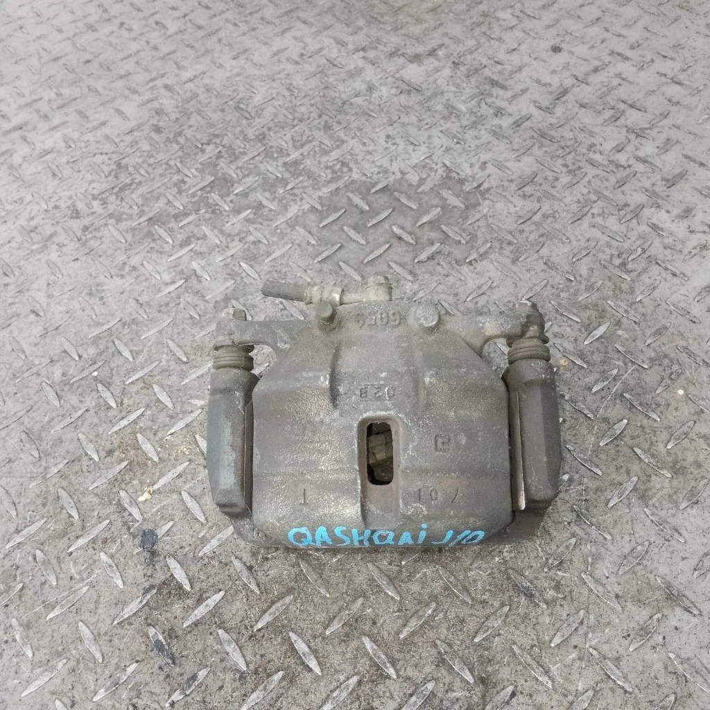 Суппорт тормозной Nissan Qashqai 41011JD00A J10, передний левый