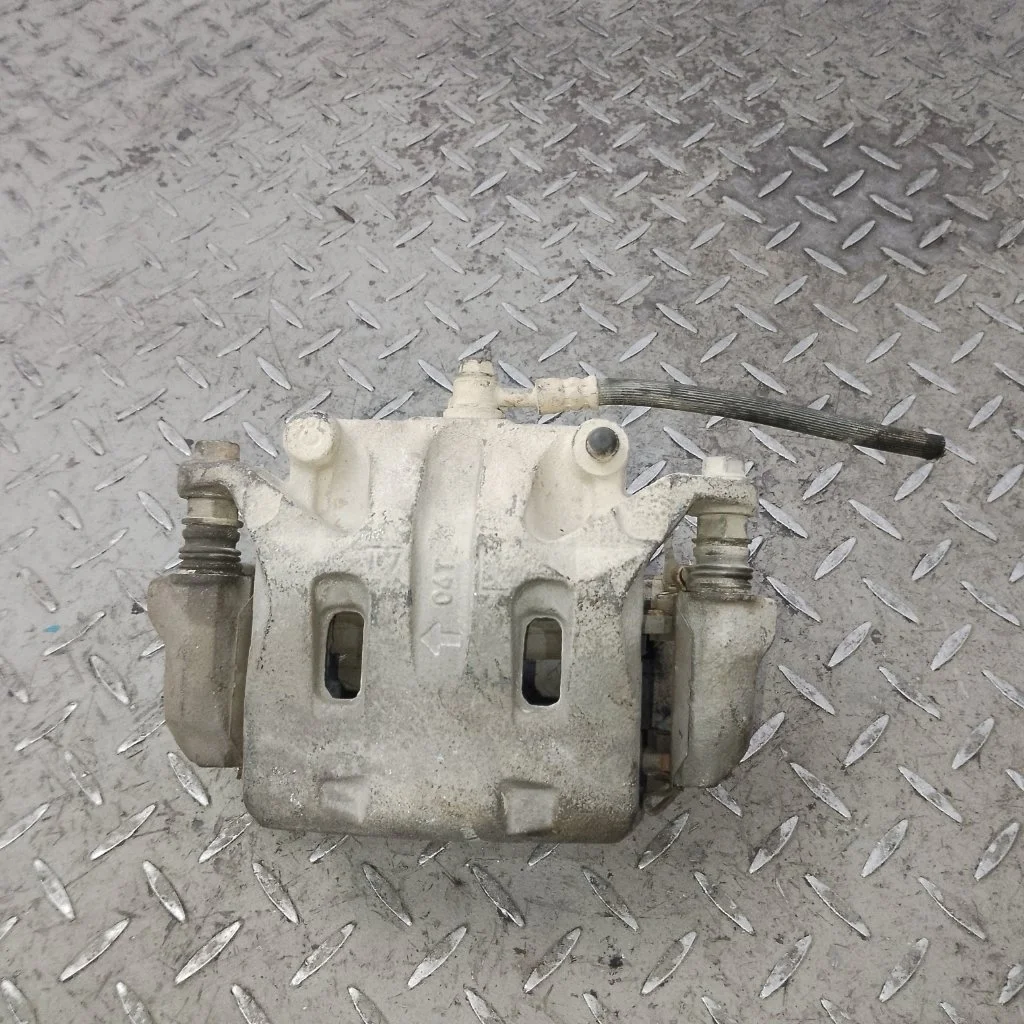 Суппорт тормозной Nissan Pathfinder 44001EB30A R51, передний левый